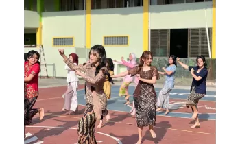 Semangat Hari Kartini Warnai Pelepasan Siswa Kelas XII SMAN 10 Bandar Lampung